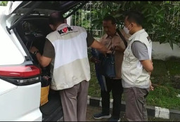 KPK Sita Senpi Saat Geledah Kantor Kontraktor Penggarap Monumen Reog Ponorogo