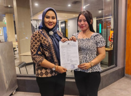 Ibu Muda Ini Laporkan Dugaan Pengeroyokan Di Polrestabes Surabaya, Tapi Sudah Setahun Lebih Gak Ada Kejelasan