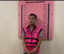 Diduga Kredit Usaha Mikro Rp2,9 M Fiktif, Pegawai Bank BRI Cabang Kaliasin Di Borgol Kejari Surabaya