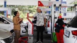 Ganjar Pranowo Tegur Pengendara Yang Mau Isi Pertalite Di SPBU : Seharusnya Untuk Orang Yang Tidak Mampu