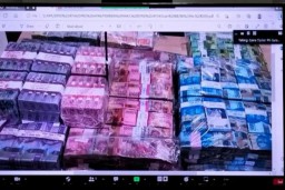 Ditanyai Soal Ditemukannya Uang Rp 1,4 Miliar Dan Pecahan 100Ribu US Dollar Dirumahnya, Saksi Kasus Dana Hibah Jatim Tampak Gugup