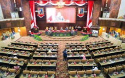 Diwarnai Suara Gebrakan Meja, Rapat Bahas Perubahan APBD 2023 Antara Banggar DPRD Jatim Dan TAPD Pemprov Jatim Deadlock