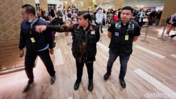 Plt Dirjen Imigrasi Murka Saat Sidak Di Bandara I Gusti Ngurah Rai, Ancam Adukan Ke Menko Marves : Biar Tau Semua Kalau Imigrasi Adalah Sampah!