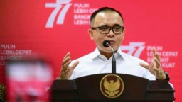 Astaga!!! Menpan-RB Ungkap Dana 500Triliun Habis Di Meja Dan Hotel Untuk Rapat', Padahal Bisa Untuk Kemiskinan