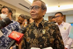 Kasus Johnny Plate Dipastikan Tak Ada Unsur Politis, Mahfud MD : APBN Sudah Keluar 10T, Tapi Tiang BTS Tak Ada!