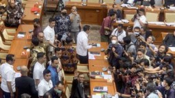 Panas!! Rapat Dengar Pendapat Soal Transaksi Janggal Rp 349 Triliun, Mahfud MD : Jangan Gertak', Saya Juga Bisa!!