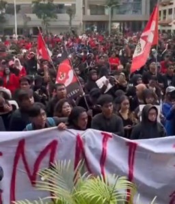 Berkumpul Di Untag Surabaya, Mahasiswa Di Jatim Lakukan Aksi Damai Selamatkan Demokrasi Tolak Politik Dinasti