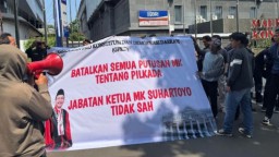 Demo Di Depan Gedung MK! GPKD Minta Semua Hasil Putusan Soal Pilkada 2024 Di Batalkan, Ini Alasannya