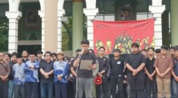 Mahasiswa UII Gelar Aksi Solodaritas Menolak Perburuan Dengan Dalih Mencari Dalang Atau Aktor Intelektual : Pembungkaman Dan Kemunduran Demokrasi!