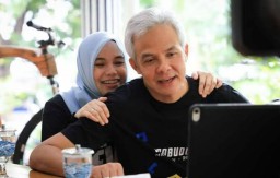 Profil Siti Atiqoh Istri Ganjar Pranowo Capres PDIP, Anak Kyai Dan Dikabarkan Asuh 5 Pondok Pesantren