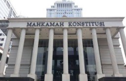 MK : Pasal Pencemaran Nama Baik Dan Pasal Menyiarkan Berita Bohong Inkonstitusional