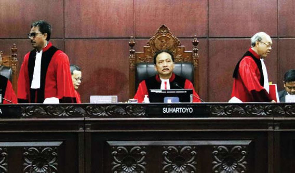 Tok! MK Tolak Permohonan Uji Materiil Syarat Batas Usia Minimal Capres-Cawapres