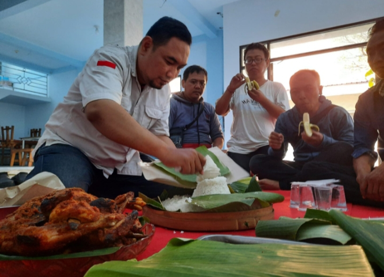 Simbolis (ilustrasi pimpinan UMUM MRD Grup)