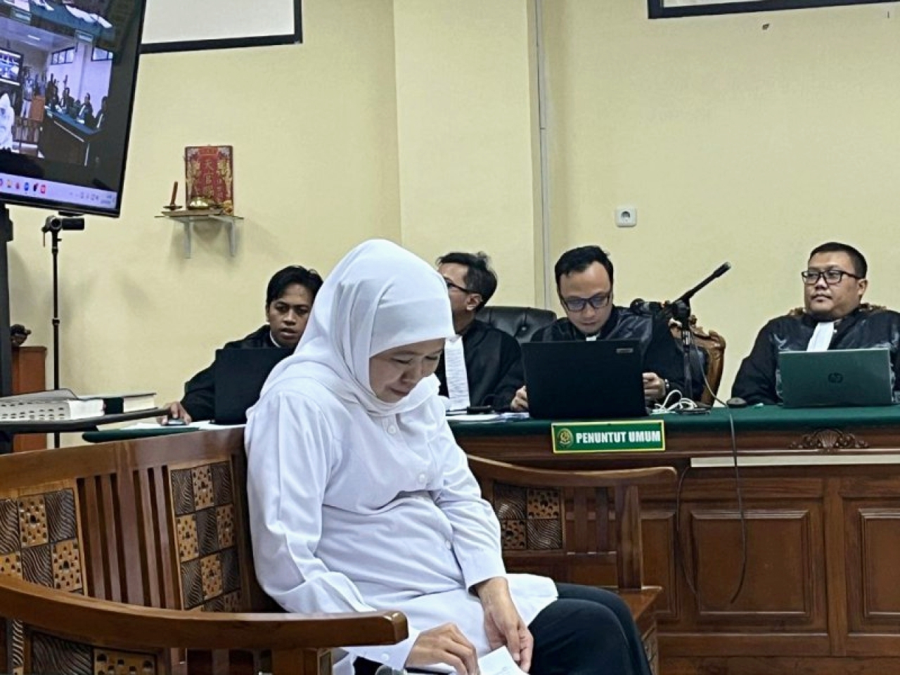 Data Presentasi Hibah Setiap Tahun Tak Sama, Bikin Khofifah 'Ngelantur' Jawab Pertanyaan Penyidik KPK