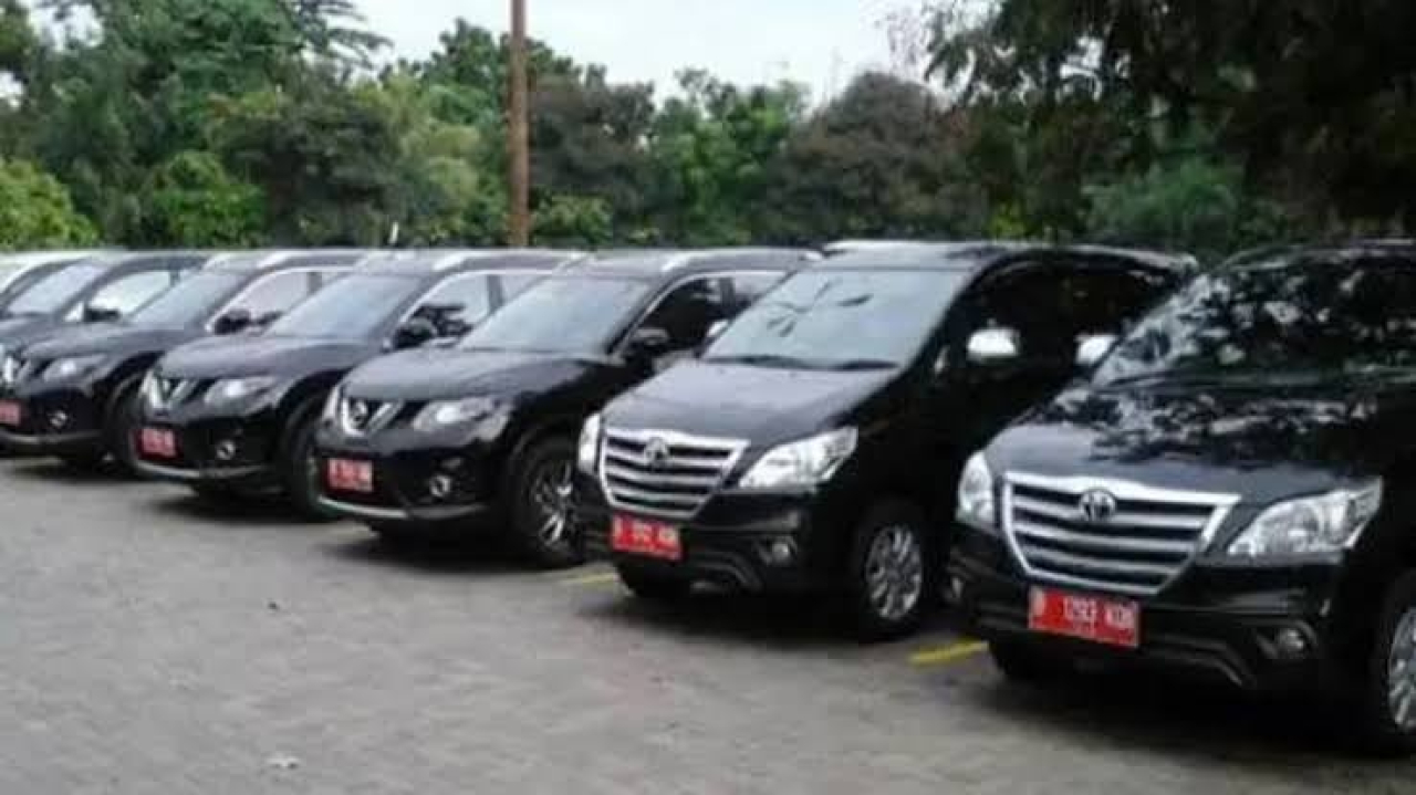 Gambar Ilustrasi Mobil Dinas