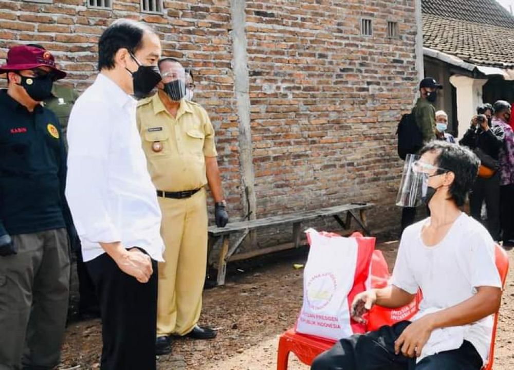 Jokowi Tinjau Vaksinasi Di Klaten Dari Pintu Ke Pintu