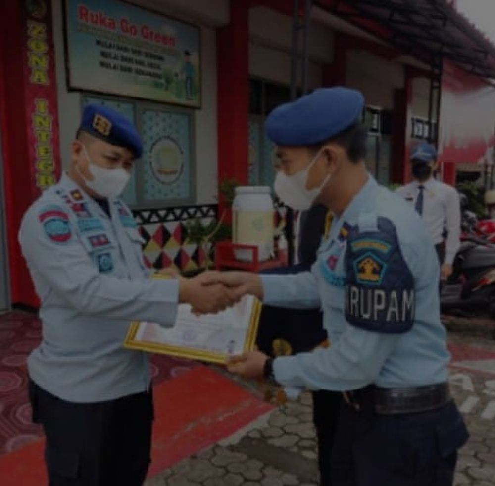 Serahkan Penghargaan Regu Pengamanan Terbaik Periode Agustus 2022, Karutan Kelas II Kota Agung Beri Pesan Khusus Kepada Jajaran