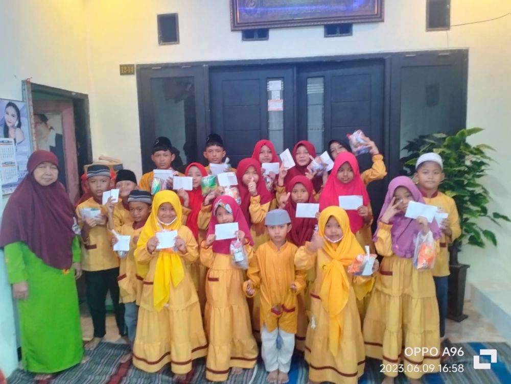 Mencari Berkah Di Hari Jum'at Legi Berkah, Santuni Anak Yatim/Piatu 