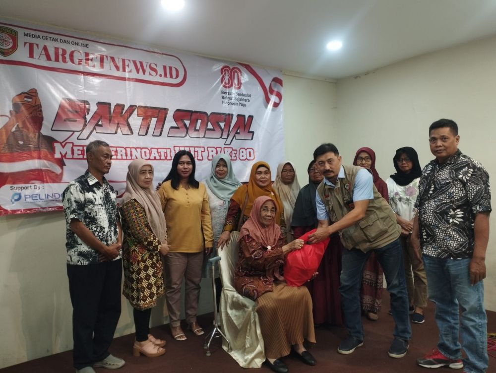 Peringati HUT Kemerdekaan RI Ke80 Tahun, Media Targetnews.id Bagikan Sembako Kepada Janda Veteran