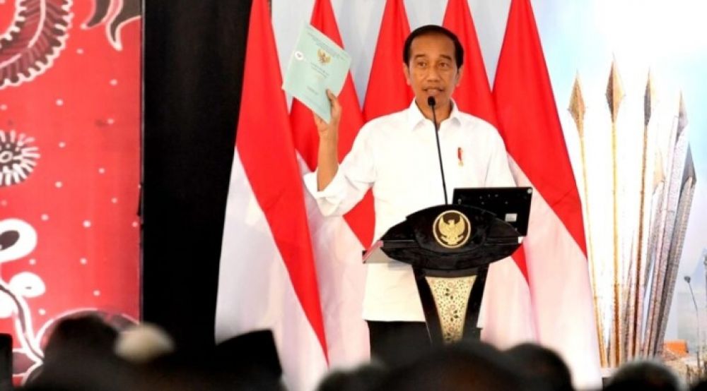 Bagikan Sertifikat Di Sidoarjo, Jokowi Minta Jika Ada Mafia Tanah Detik Itu Juga Di Gebuk