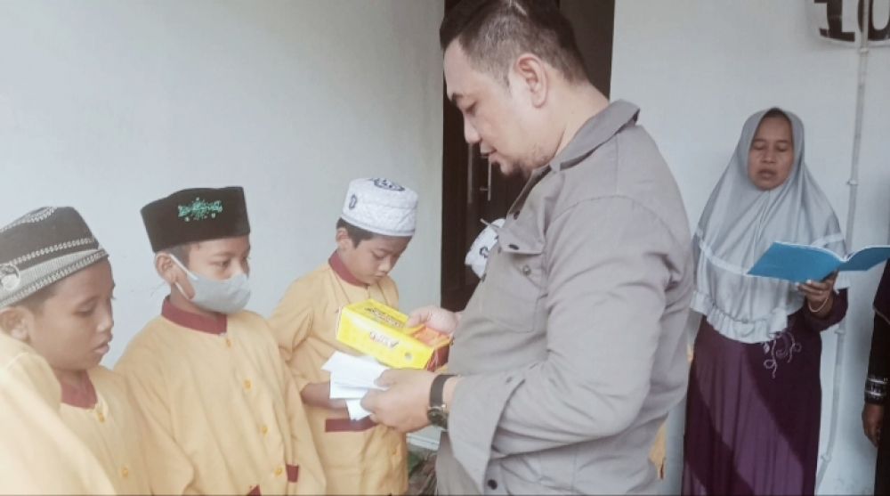 Jum'at Manis Berbagi Berkah, Dengan Menyantuni Anak Yatim Dan Piatu