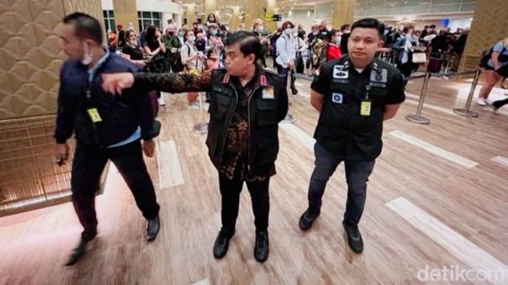 Plt Dirjen Imigrasi Murka Saat Sidak Di Bandara I Gusti Ngurah Rai, Ancam Adukan Ke Menko Marves : Biar Tau Semua Kalau Imigrasi Adalah Sampah!