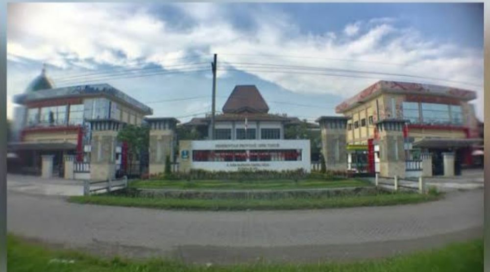 Puncak Gunung Es OPOP Jatim, Dinas Koperasi Dan UKM Jatim Diduga Tidak Berani Buka'an Terkait Keluar Masuk Anggaran, Ada Apa?