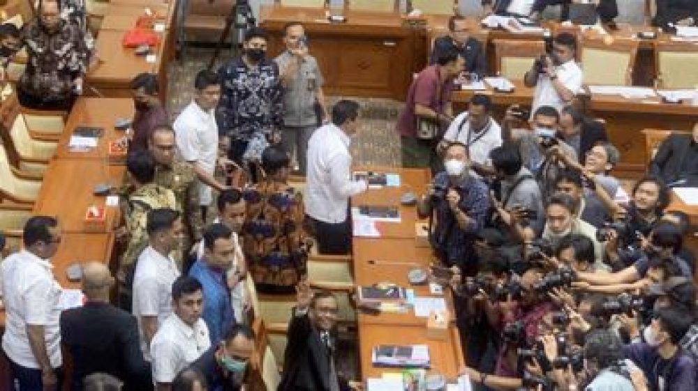 Panas!! Rapat Dengar Pendapat Soal Transaksi Janggal Rp 349 Triliun, Mahfud MD : Jangan Gertak', Saya Juga Bisa!!