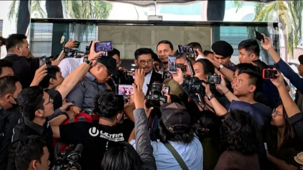 Jokowi Soal Mentan Yang Tak Kunjung Pulang : Ada Yang Tau Nomor Telponnya Nggak? Coba Dikontak!