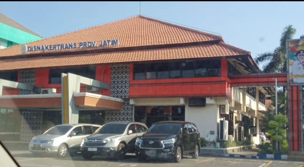 Terkait Persoalan PMI Dengan PT Perwita Nusaraya, Kadisnakertrans : Saya Sudah Purna, Ke KA UPT Saja, KA UPT : Silahkan Koordinasi Ke Kadis 