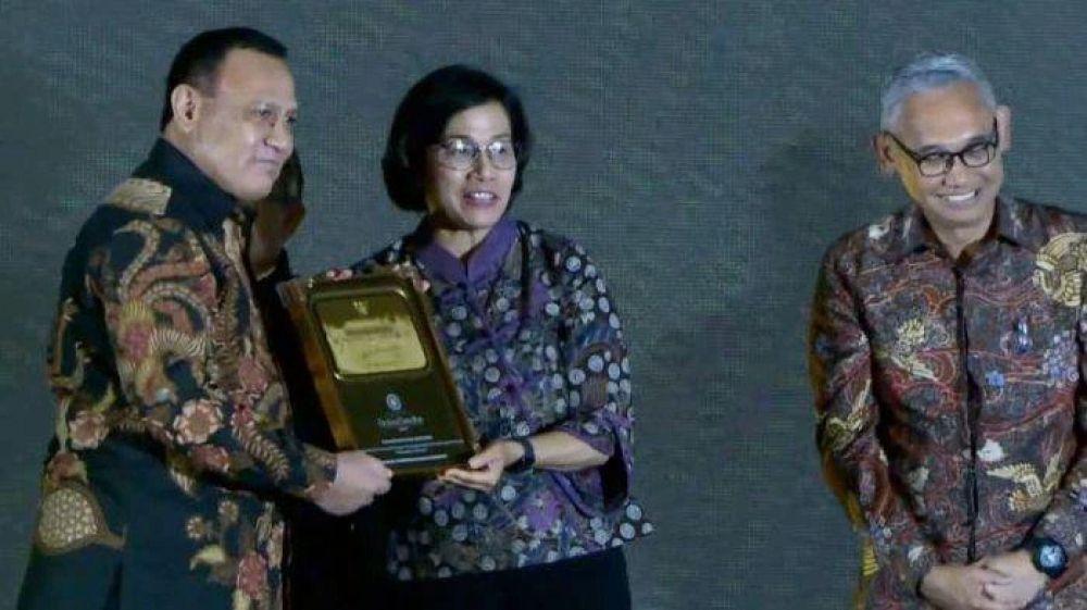 Ironi! Firli Bahuri Dijadikan Tersangka Pada Hari Yang Sama Terima Penghargaan Dari Kemenkeu