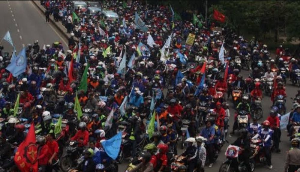 Dikabarkan Puluhan Ribu Buruh Akan Turun Aksi Hari Ini Didepan Kantor Gubernur Jawa Timur, Tuntut Kenaikan UMP 15%