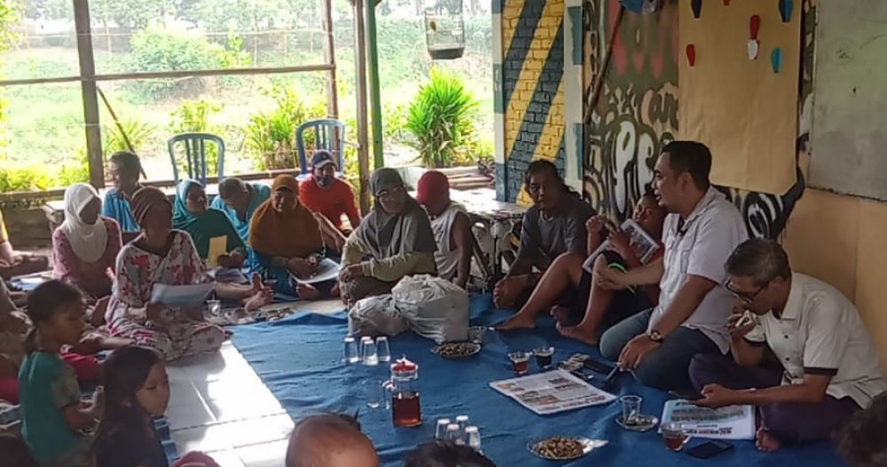 Terima Curhatan Emak-Emak Kampung Stren Kali Jagir Surabaya, Cak Dar Caleg DPRD Jatim Hanura Berikan Langkah Solutif Bagi Warga