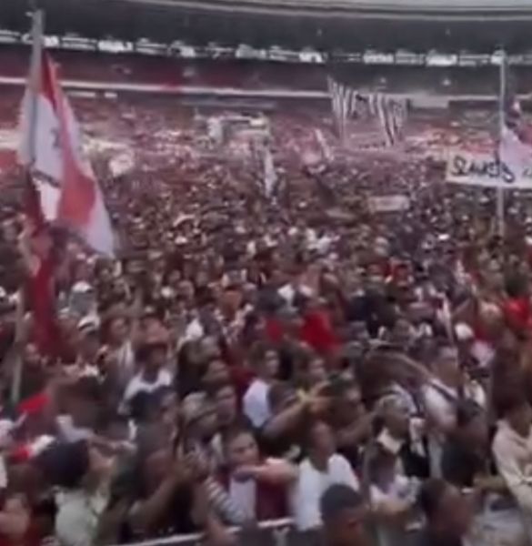 Lautan Manusia Padati GBK Dalam Konser Salam Metal Untuk Ganjar-Mahfud