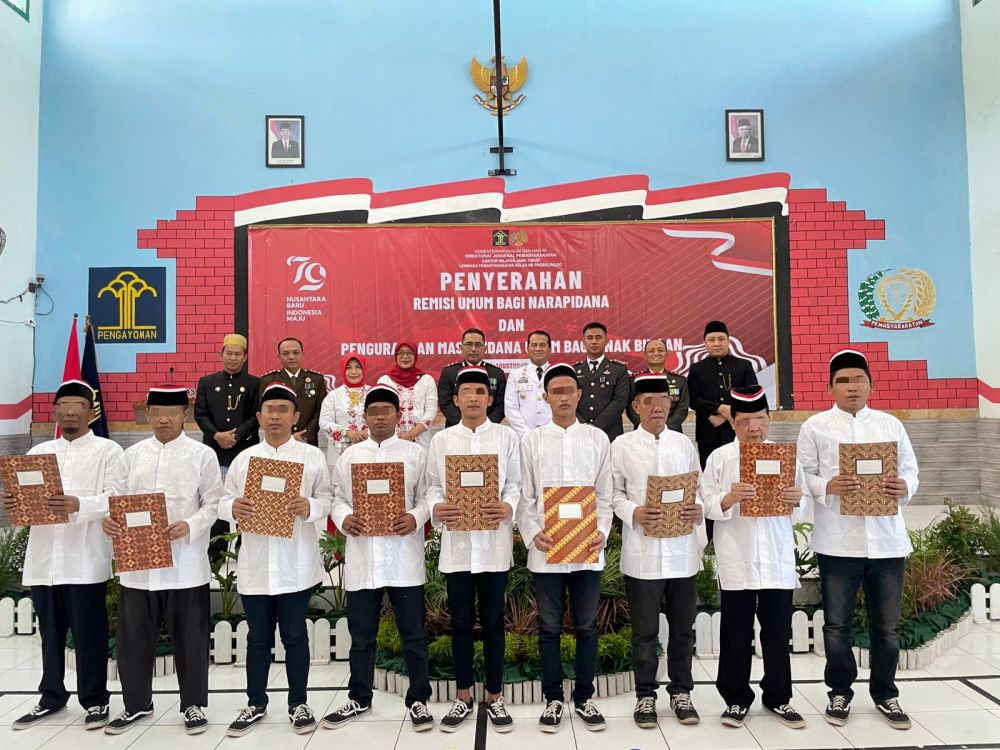 Peringatan HUT RI Ke-79Tahun, Pj Walikota Probolinggo Nurkholis Serahkan Langsung Surat Remisi Kepada 425 Warga Binaan