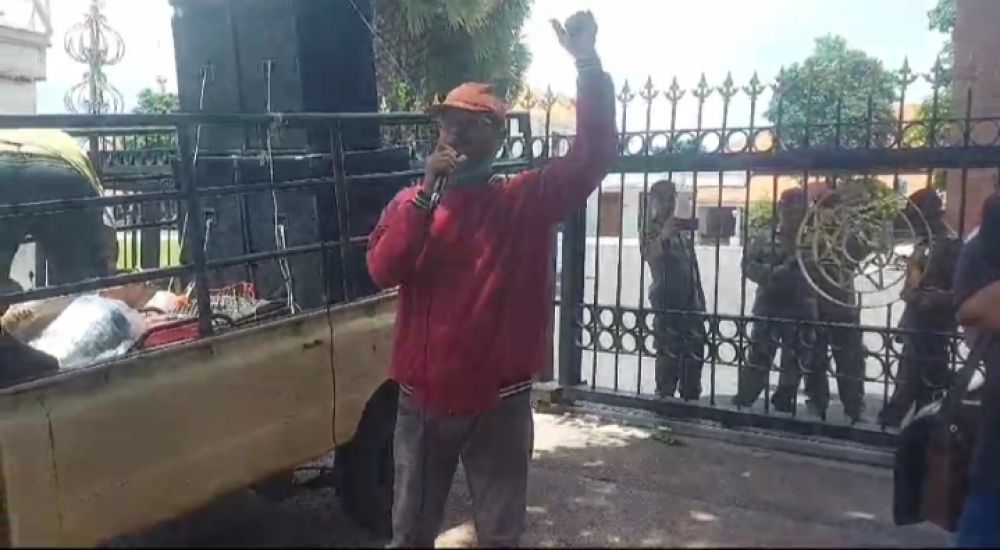 Pertemuan Ahmad Sahroni Anggota DPR RI Dengan Ivan Sugianto Jadi Sorotan, LSM Bakal Lakukan Demo Di Mapolrestabes Surabaya Dan DPW Nasdem