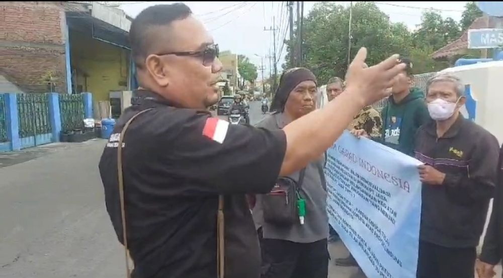 2 LSM Demo Kantor PT Jasa Tirta1 Perwakilan Surabaya, Minta Usut Dugaan Korupsi Proyek Lindung Tebing Kali Jagir