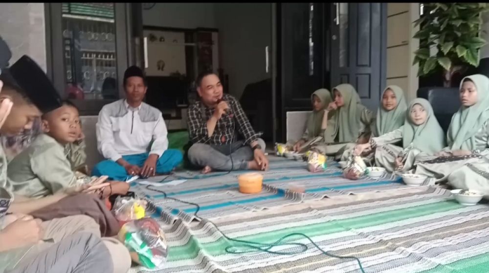 Jum'at Berkah Rejeb Berbagi Santunan Hingga Memberikan Motivasi Kepada Anak Yatim Dan Piatu