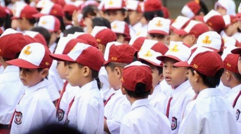 MK Putuskan, Pendidikan Dasar Negeri Dan Swasta Gratis
