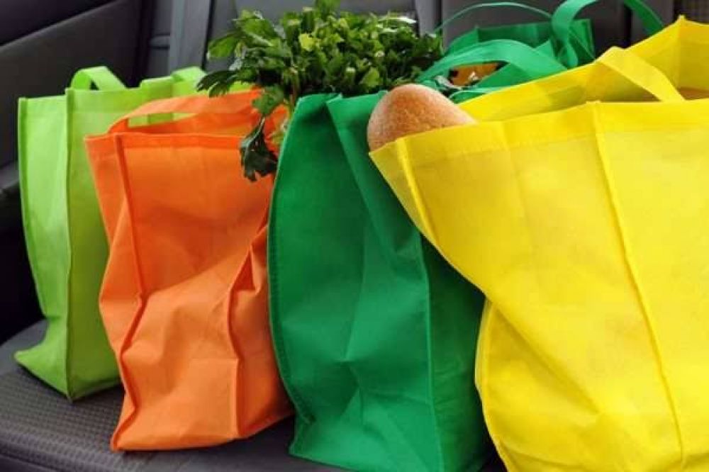 Surabaya Terbitkan Perwali Kurangi Penggunaan Kantong Plastik, Diganti Kantong Ramah Lingkungan Yang Tak Ramah Isi Kantong Emak-Emak