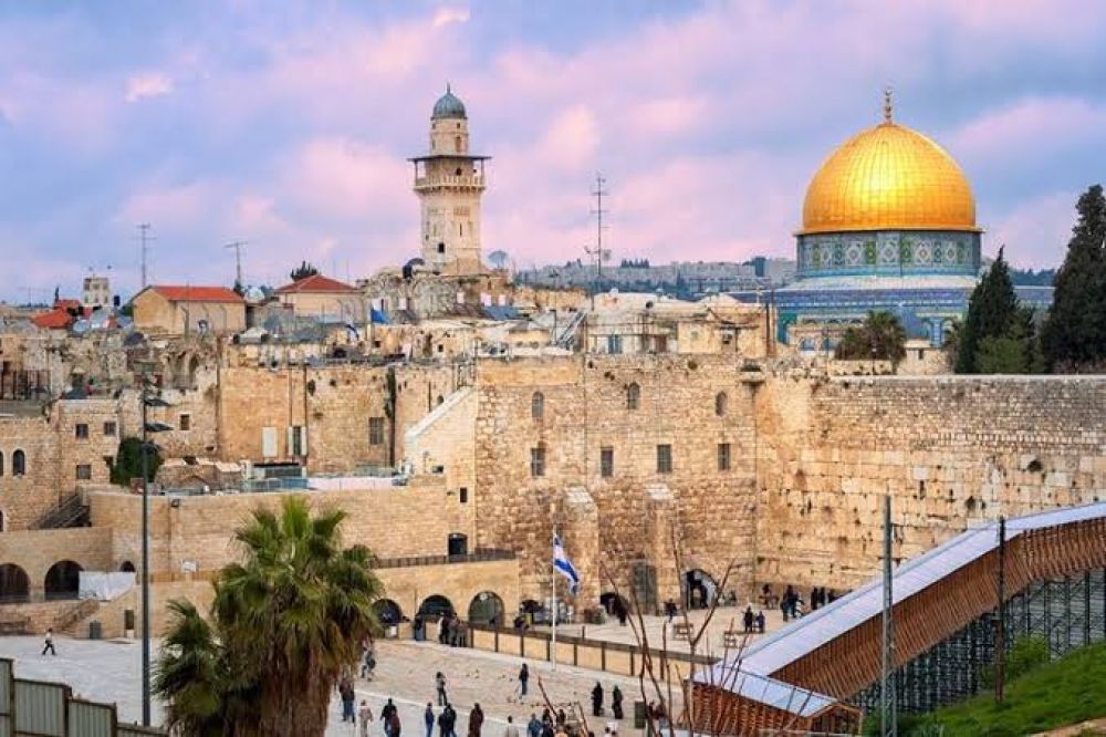 Taklukkan Yerusalem, Umar Bin Khattab Membuat Surat Perjanjian Istimewa Untuk Penduduk Palestina