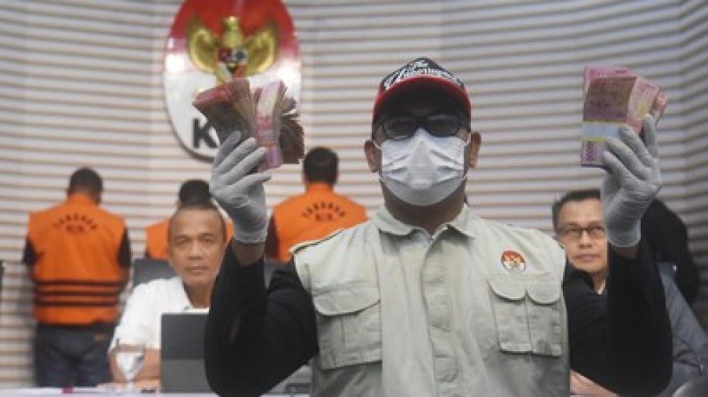 Usai OTT Kajari Dan Kasipidsus, KPK Kembali Geledah Kantor Kejari Bondowoso Selama 8Jam, Ini Yang Dicari...