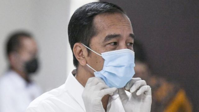 Jokowi Minta Harga PCR Diturunkan Menjadi Rp300.000