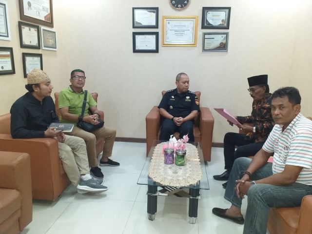 LSM GKS Bongkar Modus Penghindaran Pajak Rokok Ilegal Pabrikan Di Sampang Madura