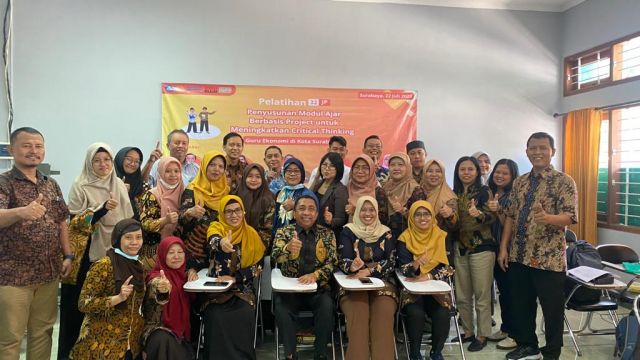 Tim Dosen PE Unesa Beri Pelatihan Penyusunan Modul Ajar Berbasis Project Bagi Guru Ekonomi Kota Surabaya