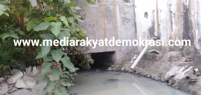 Diduga Bangunan Milik PT Langgeng Makmur Industri Terabas Sungai, Dinas PU Pengairan Sidoarjo Masih Bungkam