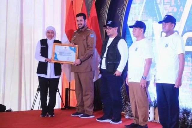 Peringati Hari Nusantara, Khofifah Minta Kepala Daerah Bangun Konektivitas Hasil Laut