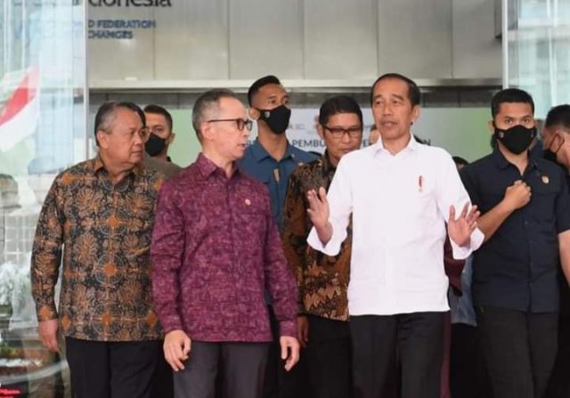 Disinggung Lagi Soal Reshuffle, Jokowi : Ya..Tunggu Saja!!