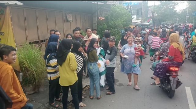 Karang Taruna Kalilomlor 1 RT 02 RW 03 Berbagi Ta'jil, Ratusan Bungkus Ludes Hitungan Menit