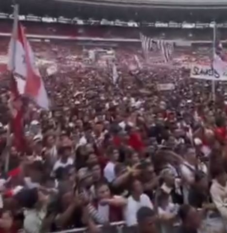 Lautan Manusia Padati GBK Dalam Konser Salam Metal Untuk Ganjar-Mahfud
